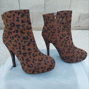 CHARLES Albert leopard print high heel booties size 7.5